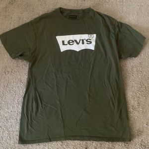 Green Levi’s Tee (large)